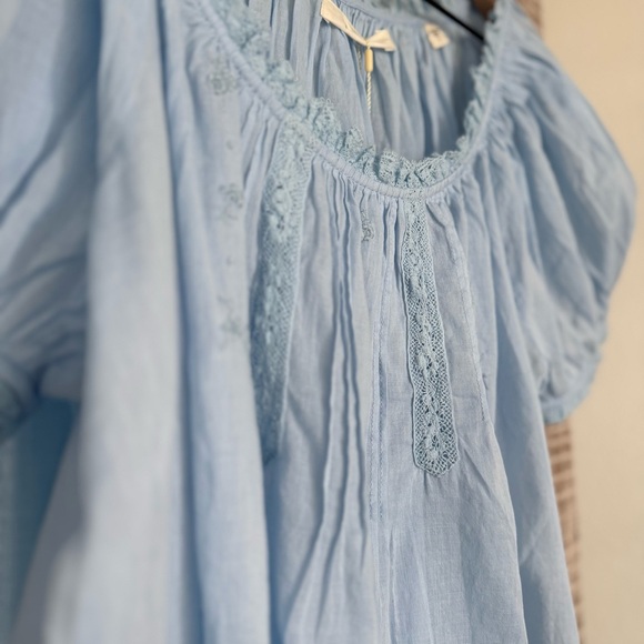 Doen Frederica Top in Icy Blue - Picture 2 of 9